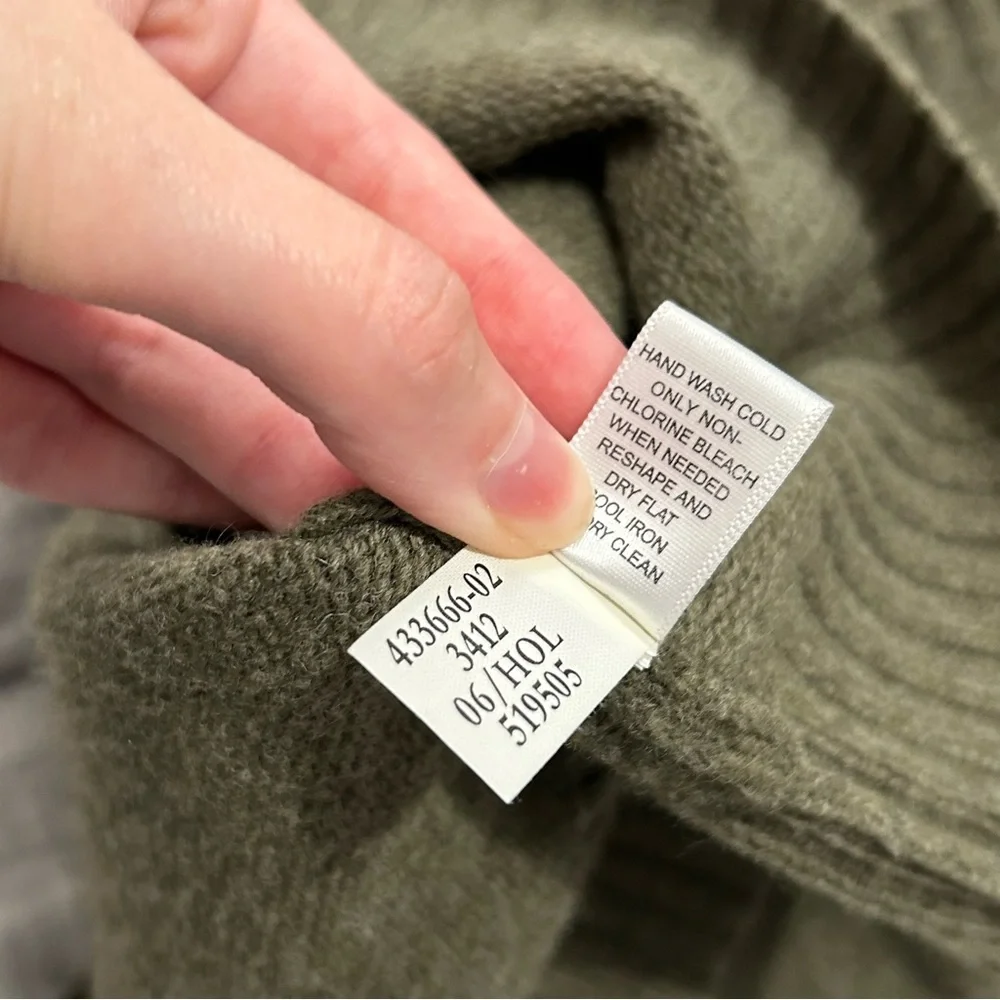 VTG Banana Republic Luxury Blend Green Sweater Vest Wool Angora Cashmere Preppy